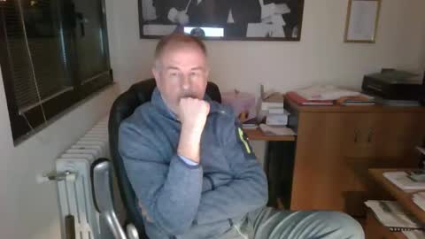 Snapshot of hanscooper chatting on December 10, 4:17 pm hanscooper online show from December 10, 4:17 pm