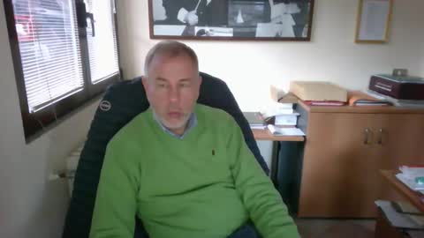 Snapshot of hanscooper chatting on December 27, 2:34 pm hanscooper online show from December 27, 2:34 pm