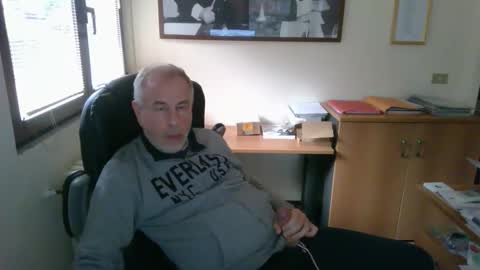 Snapshot of hanscooper chatting on October 22, 1:59 pm hanscooper online show from October 22, 1:59 pm