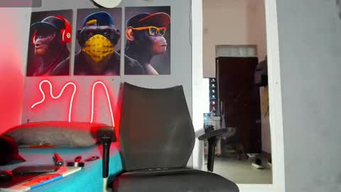 hardboy_latin online show from September 18, 2:46 am