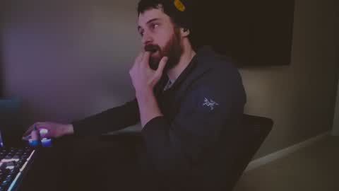 Tom online show from December 3, 1:10 pm