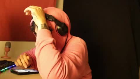 Snapshot of hatsumotokyoto chatting on February 13, 12:13 am More content   2   online show from February 13, 12:13 am