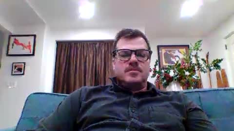 Snapshot of heartofadog604 chatting on December 17, 1:39 am MT online show from December 17, 1:39 am