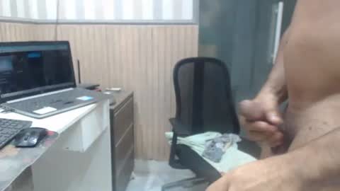 Snapshot of hebertgomes chatting on October 3, 12:15 am hebertgomes online show from October 3, 12:15 am