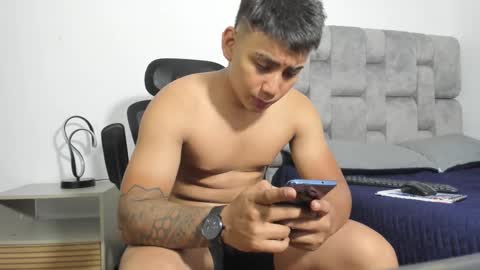 Snapshot of hector_18_ chatting on March 8, 9:35 am 18 online show from March 8, 9:35 am