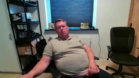 henrikrp1971 online show from May 6, 4:51 pm