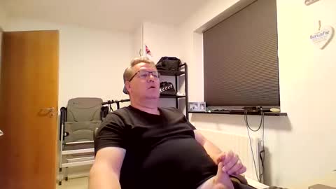 Snapshot of henrikrp1971 chatting on October 22, 4:10 pm henrikrp1971 online show from October 22, 4:10 pm