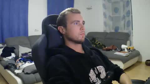 John Pearl online show from November 11, 7:52 pm