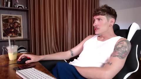 Snapshot of hercules__ chatting on October 4, 1:54 am Gregblonde Alextattoo online show from October 4, 1:54 am