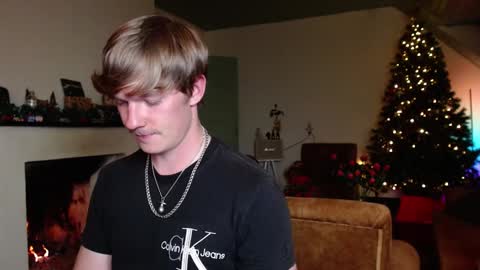 Snapshot of hercules__ chatting on December 28, 12:14 pm Gregblonde Alextattoo online show from December 28, 12:14 pm