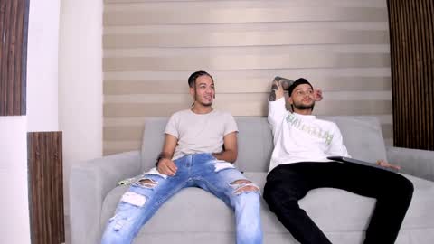 heteros men online show from February 4, 1:02 am