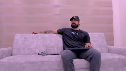 heteros men online show from January 9, 1:13 pm