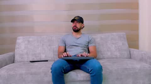 heteros men online show from March 1, 1:29 pm