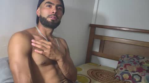 hideonbush online show from May 18, 4:07 am