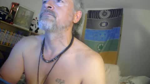 hippiedad333 online show from May 20, 7:04 am