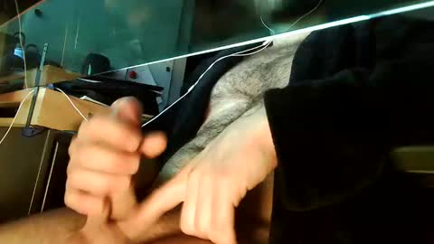 Hairy Hockey Player 92 online show from January 12, 7:21 am