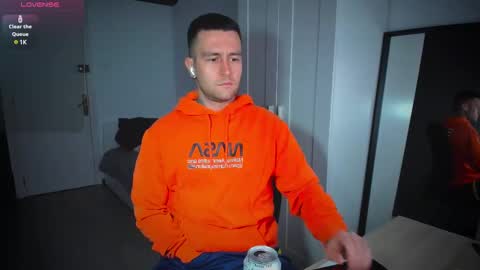 Snapshot of honestandrew chatting on February 28, 2:20 pm Andrew online show from February 28, 2:20 pm