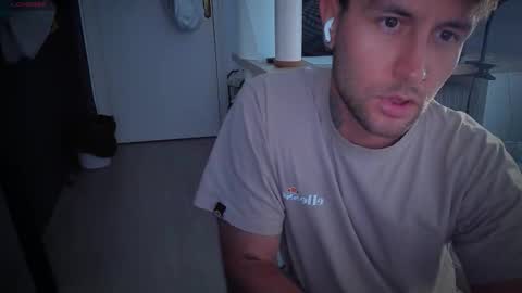 Snapshot of honestandrew chatting on September 23, 3:44 pm Andrew online show from September 23, 3:44 pm