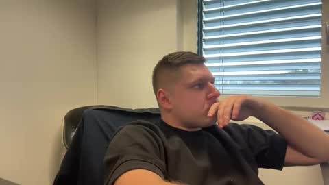 hornyboy95300 online show from December 24, 9:50 am