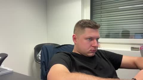 hornyboy95300 online show from December 23, 4:39 pm