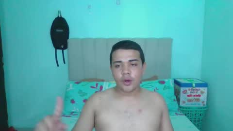 hot_boyy11 online show from November 10, 3:33 am