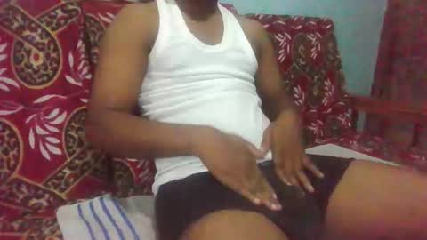 hotguyy001 online show from February 12, 3:34 am