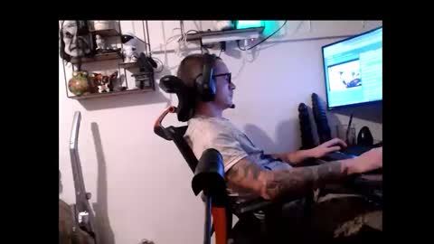 hotkinkytat online show from December 8, 5:29 am