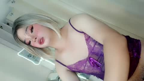 hotsiren101 online show from June 19, 8:57 pm