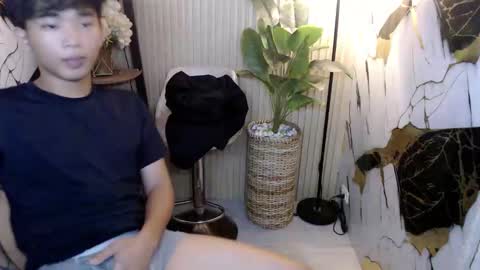 hottestloues online show from June 8, 1:28 am