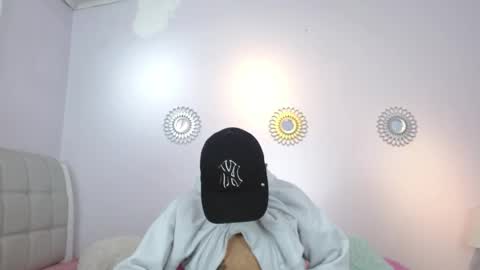 hottiie_guy online show from November 26, 6:44 pm