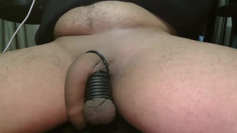 hungbigdickedger35 online show from March 3, 12:29 am