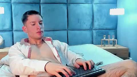 hunterheat_ online show from November 24, 3:24 pm