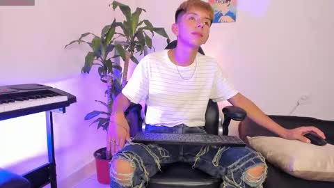 Son Hyunjin online show from December 16, 12:28 am