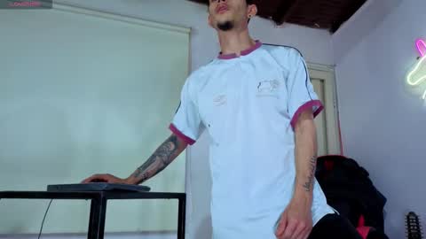 kelvis online show from March 13, 3:47 am