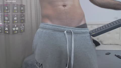 Snapshot of i_m_phillip_grey chatting on January 5, 12:31 pm Phillip online show from January 5, 12:31 pm