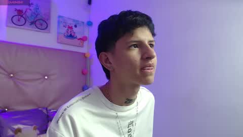 iam_lukas__ online show from December 15, 6:49 pm