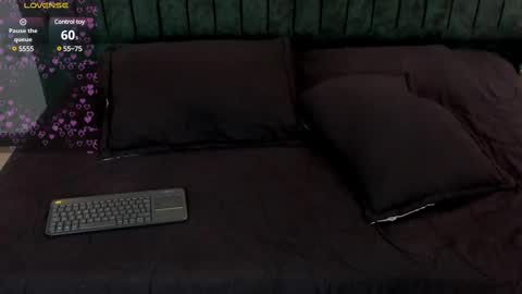 Ian Davis online show from February 15, 10:00 pm