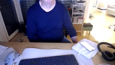 iandy12 online show from April 6, 9:48 pm