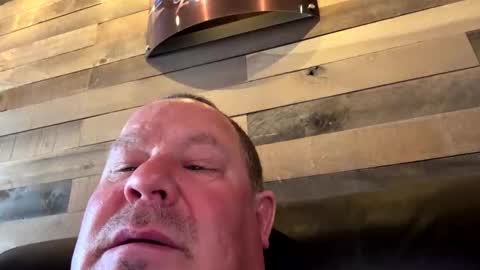 icanmakeyousquirt69 online show from May 9, 10:55 pm
