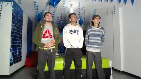 THOMAS AND DAMIAND online show from March 3, 12:54 pm