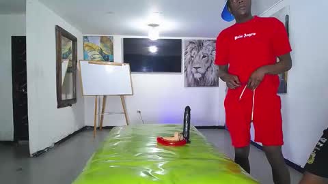 THOMAS AND DAMIAND online show from October 5, 1:37 pm