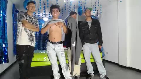 THOMAS AND DAMIAND online show from February 7, 5:29 pm