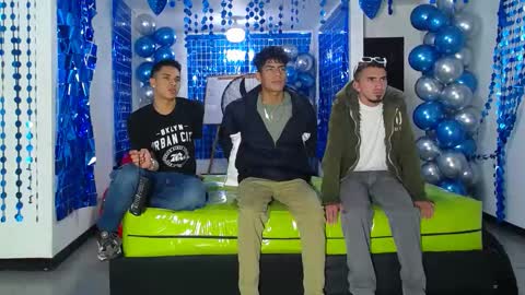 THOMAS AND DAMIAND online show from January 19, 5:49 pm