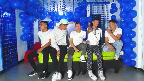 THOMAS AND DAMIAND online show from December 5, 6:13 pm