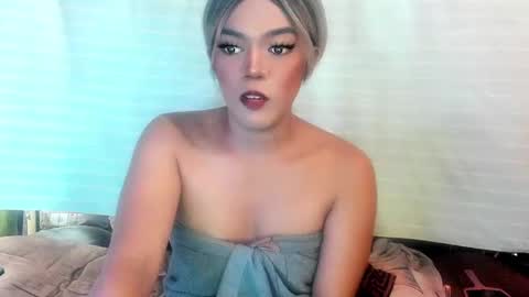 Snapshot of im_ur_hot_ella chatting on January 27, 4:30 am ella may online show from January 27, 4:30 am