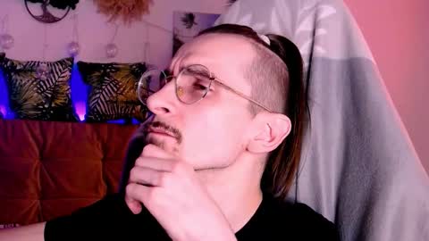 incandenza_ online show from February 1, 11:47 pm