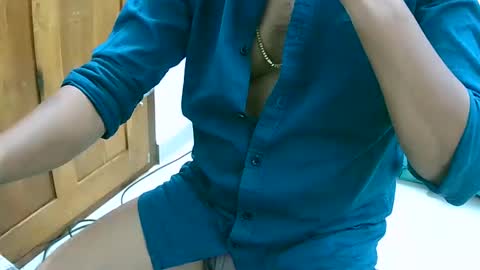 Inglorious Hairy Uncut online show from February 1, 10:05 am