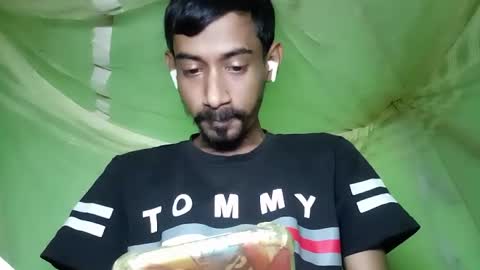 interne8famous online show from December 16, 2:13 pm