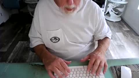 Snapshot of irishdudeloveoib chatting on September 19, 12:27 pm Irishdudelove online show from September 19, 12:27 pm