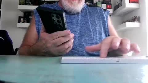 Snapshot of irishdudeloveoib chatting on February 13, 8:34 pm Irishdudelove online show from February 13, 8:34 pm